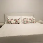 Lavish Suites - Luxury One Bedroom Condo- Cn Tower