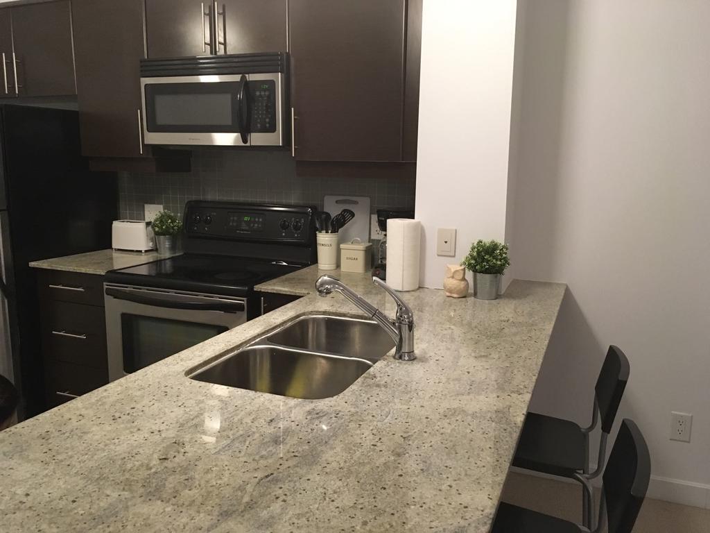 Apartment Lavish - Luxury One Bedroom Condo- Cn Tower