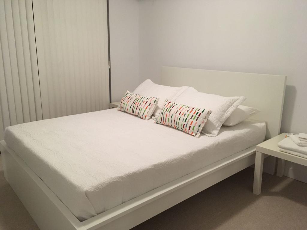 Lavish - Luxury One Bedroom Condo- Cn Tower Apartment Toronto