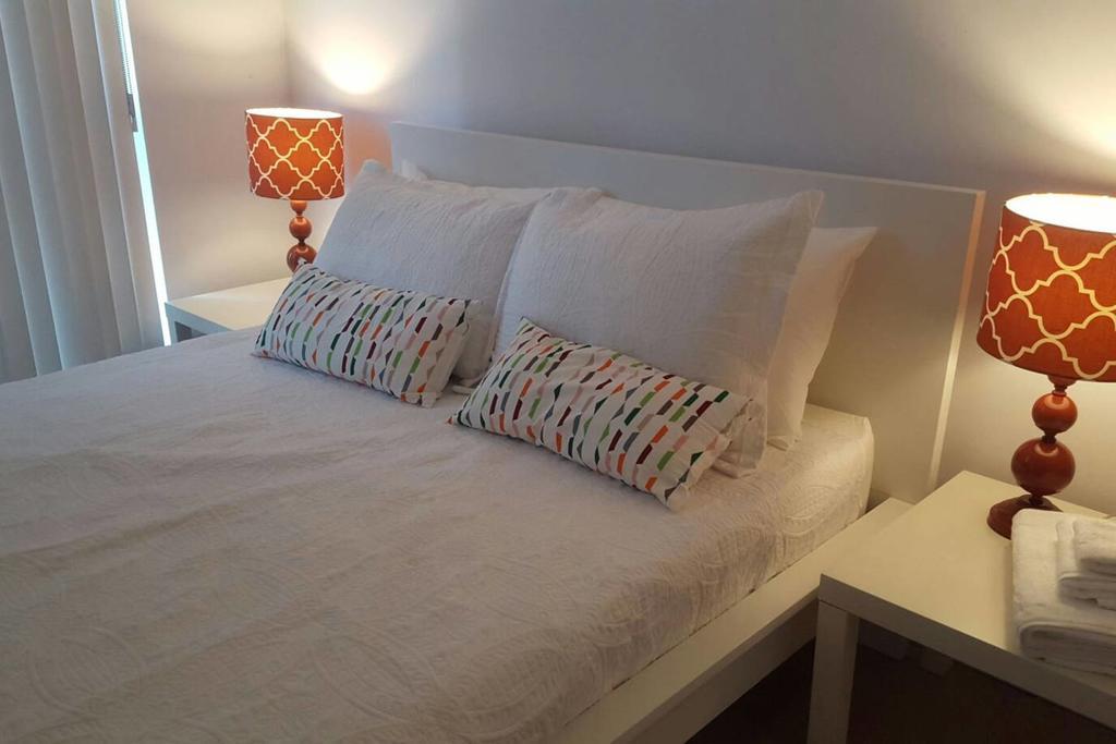 Lavish - Luxury One Bedroom Condo- Cn Tower Apartment *